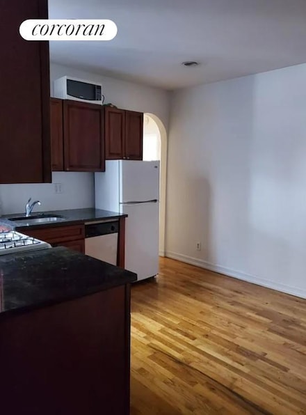 208 E 7th St Unit 9, New York, NY 10009