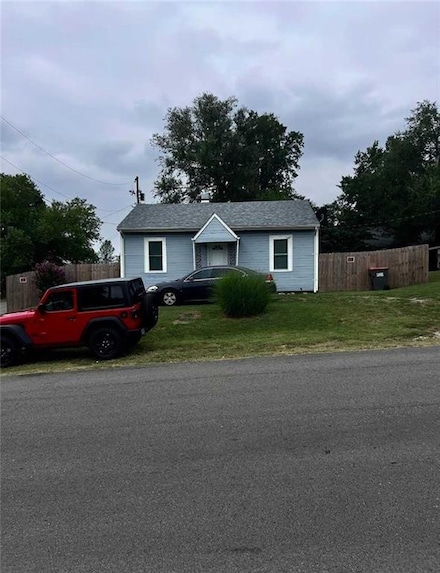 121 E Splitlog St, Goodman, MO 64843