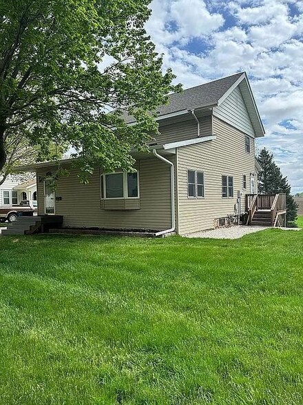 128 East St, Manning, IA 51455