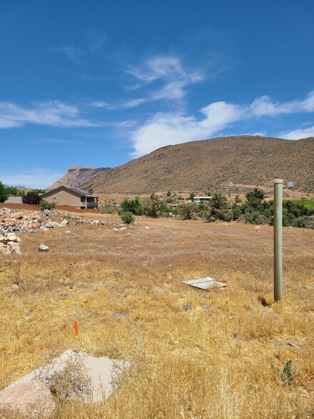 210 W Peachtree Dr, Toquerville, UT 84774