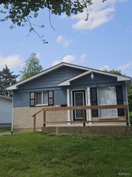 1239 Peggy Ct, Saint Louis, MO 63147
