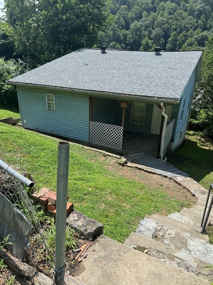 9 Skyview Ave, Holden, WV 25625