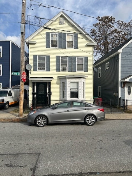93 W 3rd St, Lowell, MA 01850