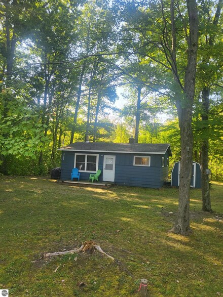 7955 Lakeside Blvd, Hale, MI 48739
