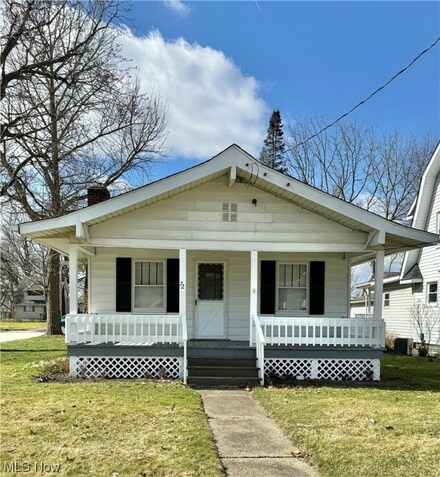 72 Berwyck Dr, Akron, OH 44312
