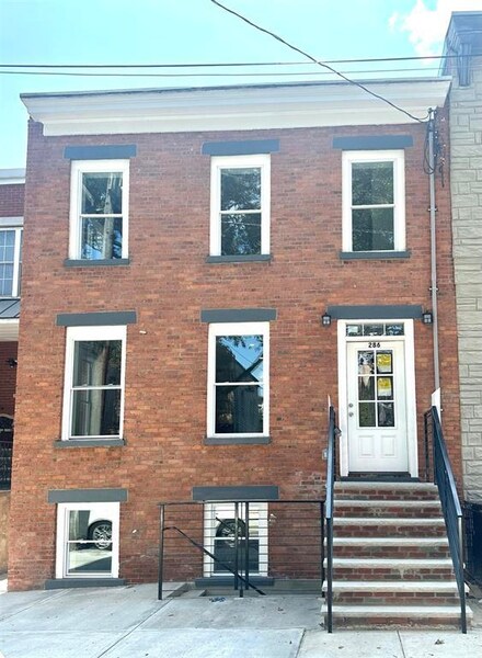 286 Halladay St, Jersey City, NJ 07304