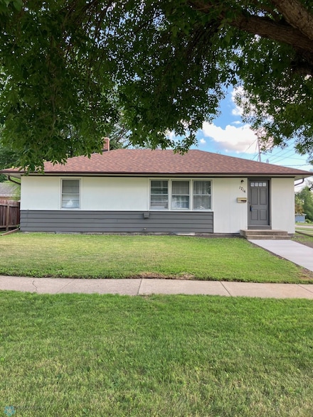1714 2nd Ave S, Fargo, ND 58103