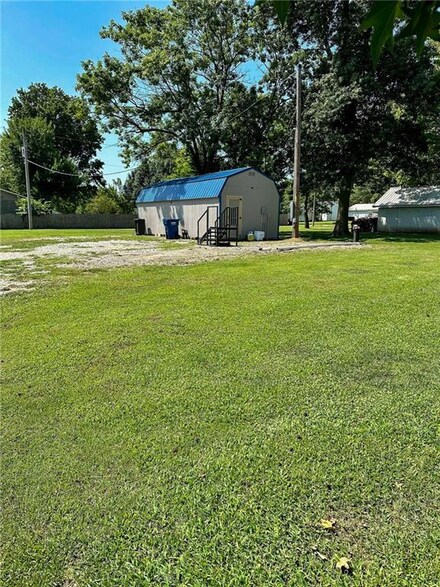 321 N 6th Ave, Columbus, KS 66725