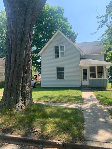 606 N Harrison St, Ludington, MI 49431