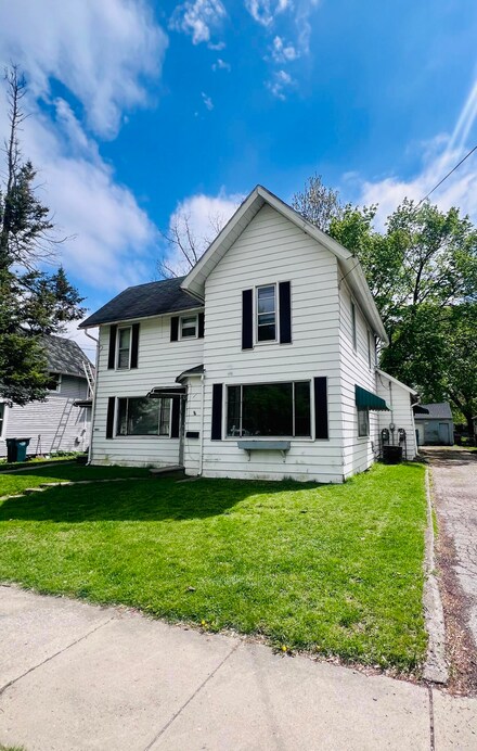 1003 Fletcher St, Owosso, MI 48867