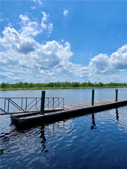 690 Hopewell Point Rd, White Oak, GA 31568