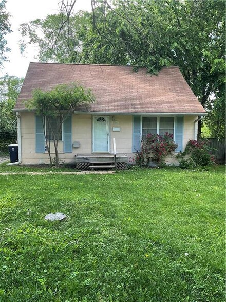 7504 E 49th St, Kansas City, MO 64129