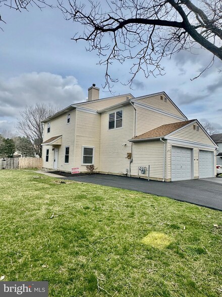 17 Spyglass Ct, East Windsor, NJ 08520