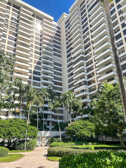 2500 Parkview Dr Unit 615, Hallandale Beach, FL 33009