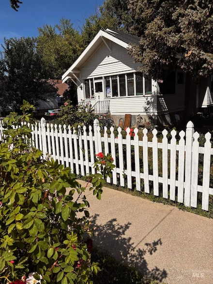 310 N 9th E, Mountain Home, ID 83647