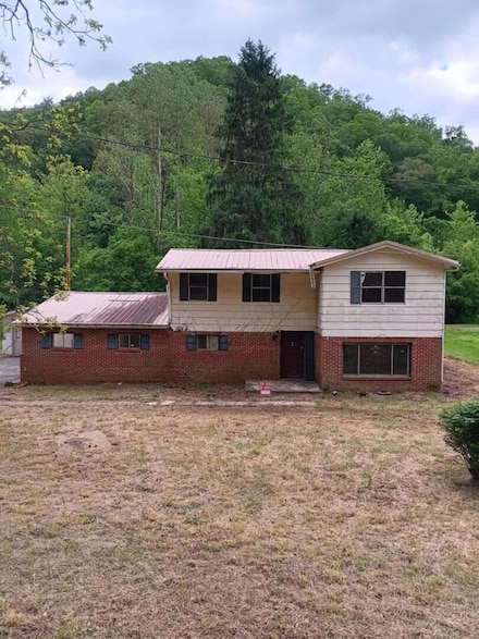 1700 N Wolf Creek Rd, Pilgrim, KY 41250