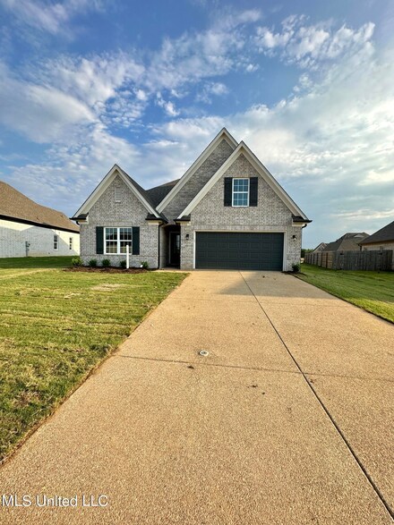 2506 Johnny Ray Dr, Southaven, MS 38672