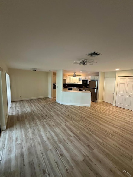 14 Lexington Ln E Unit 143, Palm Beach Gardens, FL 33418