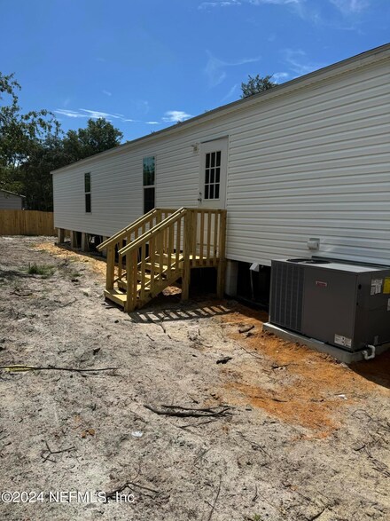 106 Lenore Ave, Interlachen, FL 32148