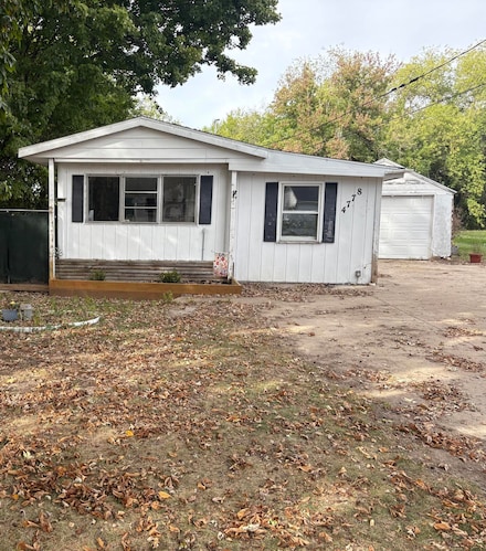 4778 W Hickory Rd, Hickory Corners, MI 49060