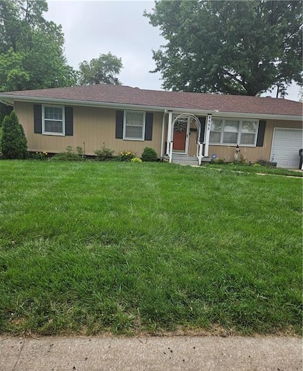 8955 E 84th St, Raytown, MO 64138