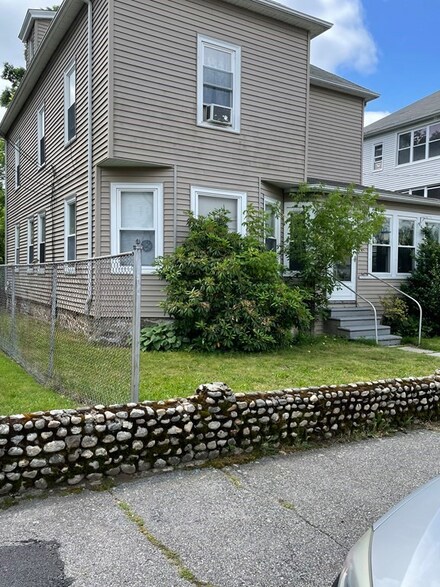 1 Nelson St, Webster, MA 01570