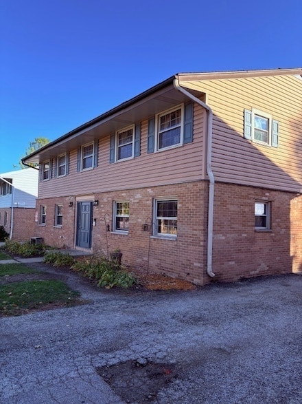 625 Westmoreland Dr, Vernon Hills, IL 60061