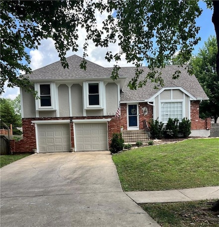 1932 E Sheridan Bridge Ln, Olathe, KS 66062