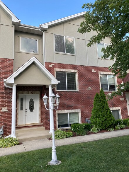 7218 W 83rd St, Bridgeview, IL 60455