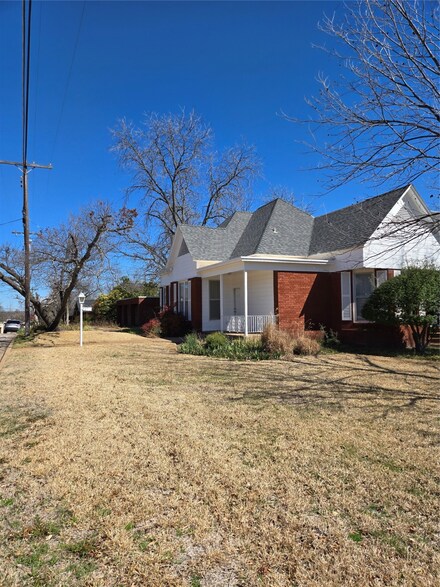 514 W Baylor St, Weatherford, TX 76086