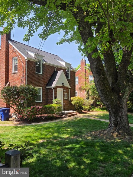 6014 Washington Blvd, Arlington, VA 22205