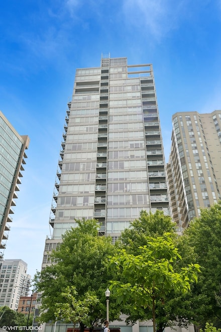 653 N Kingsbury St Unit 2202, Chicago, IL 60654