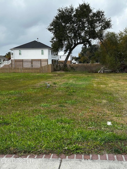 141 E 2nd St, Pass Christian, MS 39571