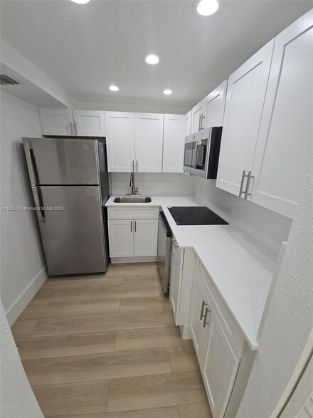 8101 Crespi Blvd Unit 403, Miami Beach, FL 33141