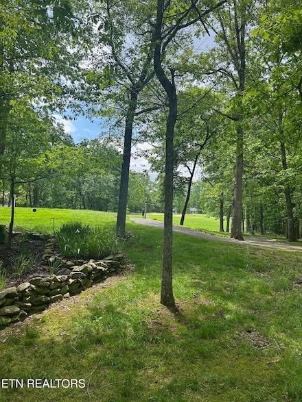 186 Trentwood Dr, Crossville, TN 38558