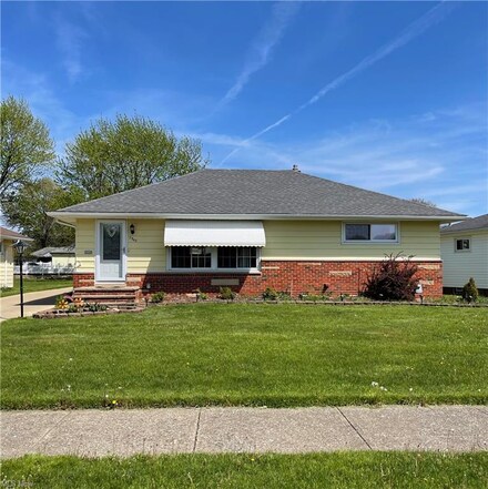 7543 Zona Ln, Parma, OH 44130