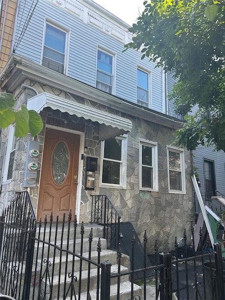 406 Chestnut St, Brooklyn, NY 11208