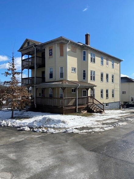 11 Clarendon St, Worcester, MA 01604