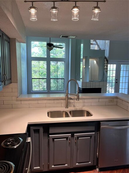 3402 Country Club Dr W Unit 252E, Irving, TX 75038
