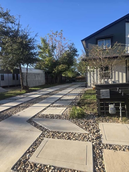 724 Ramsey Ave, Rockdale, TX 76567