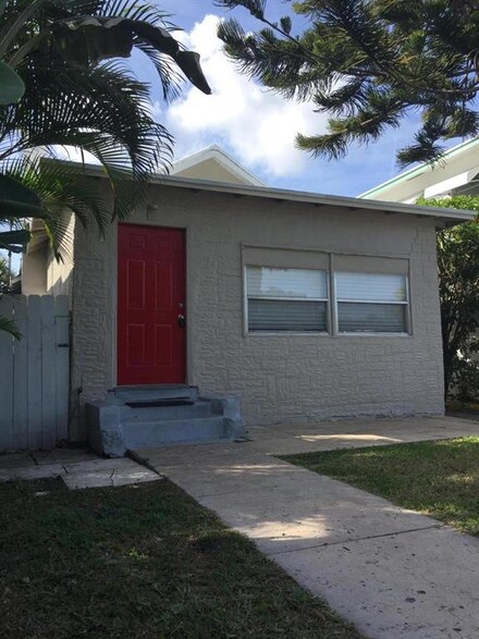 225 N K St, Lake Worth, FL 33460