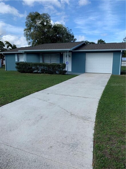 5125 18th St, Zephyrhills, FL 33542