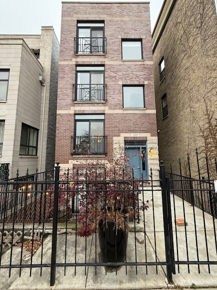 1319 N Bosworth Ave Unit 2, Chicago, IL 60642
