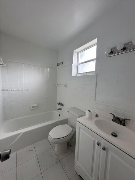 1733 Mayo St Unit 2, Hollywood, FL 33020