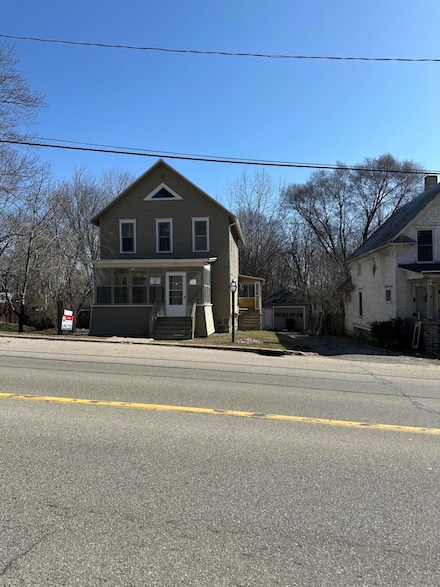 814 N Main St, Nashville, MI 49073