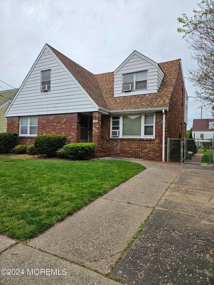 76 Major St, Clifton, NJ 07013
