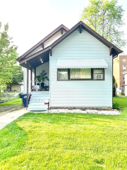 1630 Oakwood Ave, Des Plaines, IL 60016