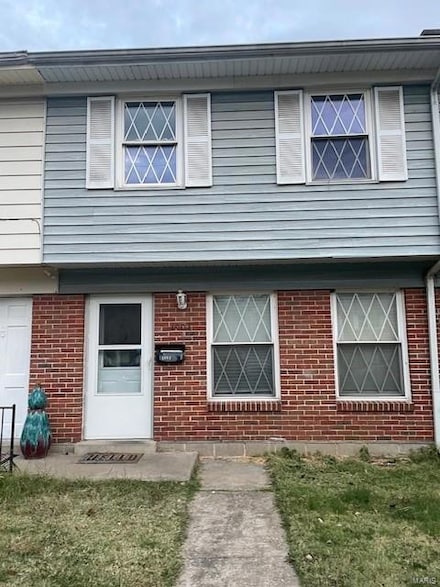 1003 Pine St, Saint Charles, MO 63301