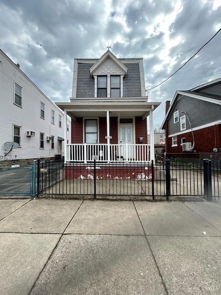 2962 Henshaw Ave, Cincinnati, OH 45225