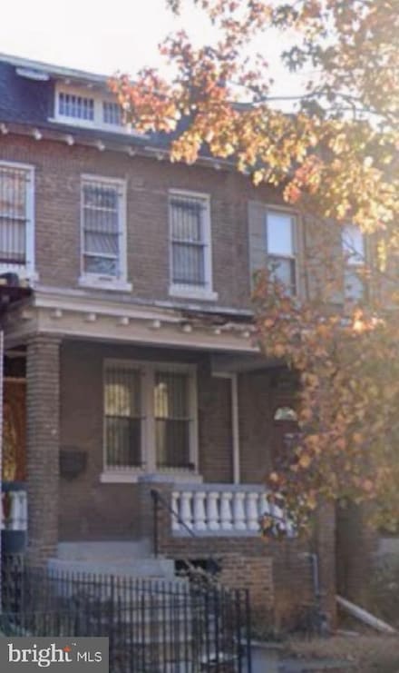 246 10th St SE, Washington, DC 20003
